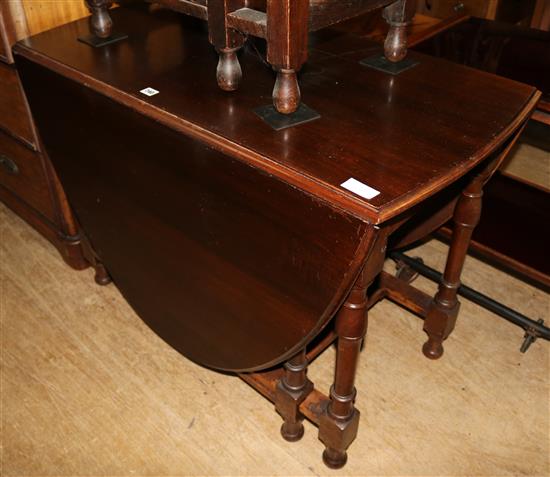 Mahogany drop leaf table(-)